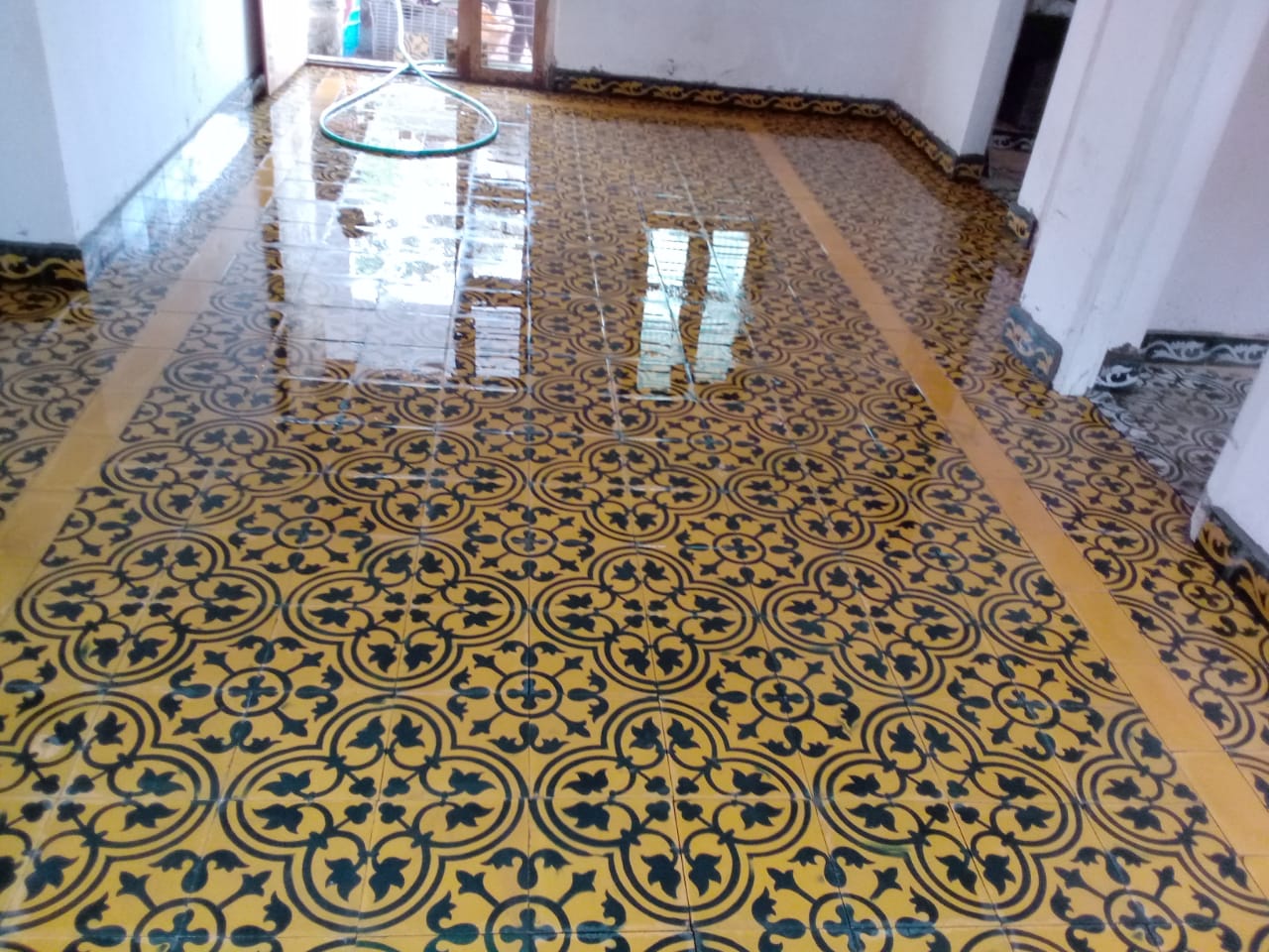 Floral Shield Athangudi Tiles - bharatnatural